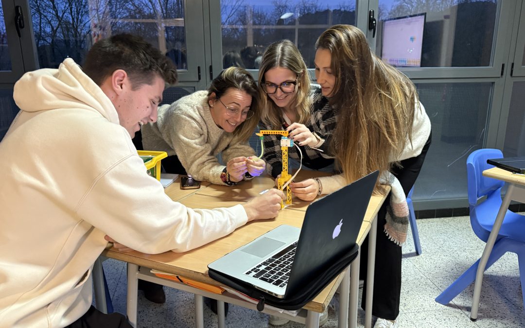 Connectant Idees, Creant Futur: la Robòtica arriba a l’escola